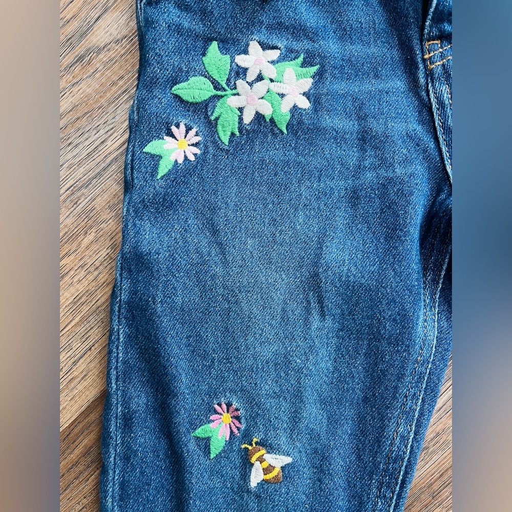 Mini Boden NWT Relaxed Straight Mid Denim Blue Jeans Floral Embroidery 4Y - Picture 4 of 7